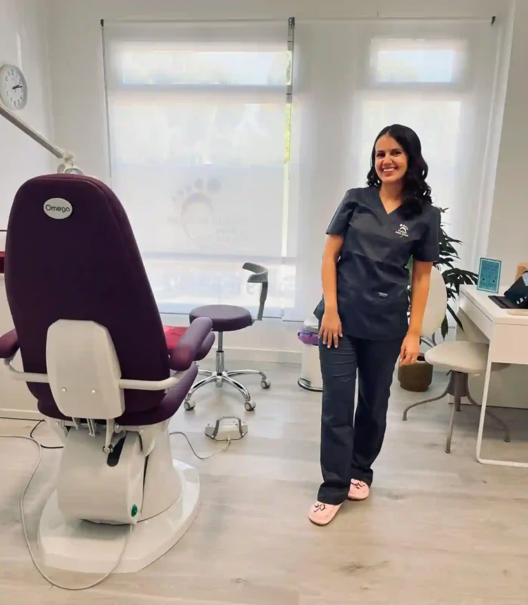 Podóloga en clínica podológica